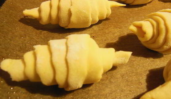 круассаны из слоеного дрожжевого теста