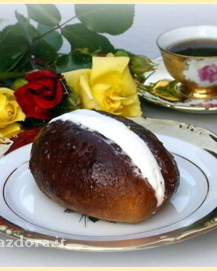 Маритоцци — воздушные булочки со взбитыми сливками