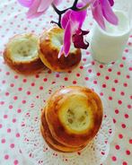 Нежные булочки со сметаной и изюмом