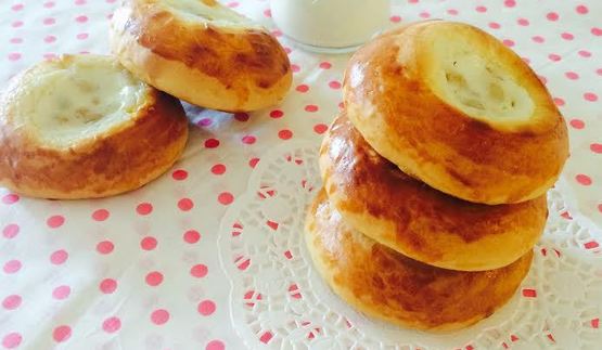 нежные булочки со сметаной и изюмом