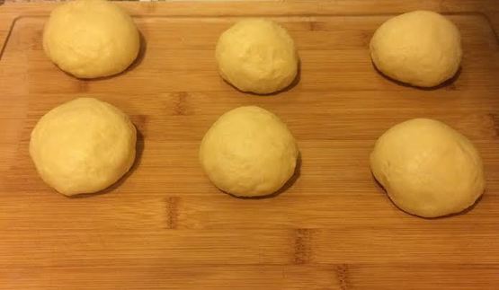 нежные булочки со сметаной и изюмом