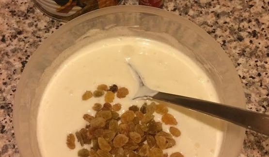 нежные булочки со сметаной и изюмом