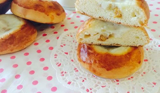 нежные булочки со сметаной и изюмом