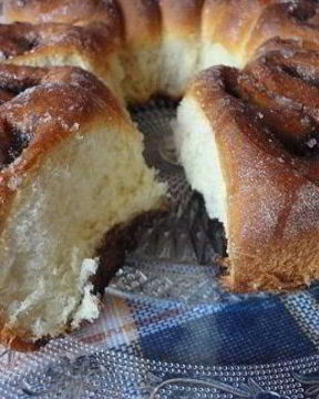 Плюшки с корицей в сахарной глазури