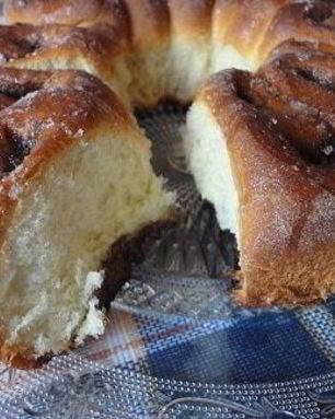 Плюшки с корицей в сахарной глазури