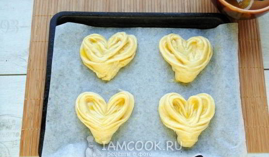 плюшки с сахаром из дрожжевого теста