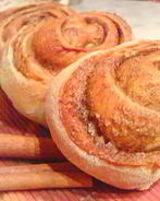 Сдобные булочки с корицей