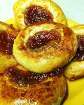 Творожная ватрушка с повидлом из дрожжевого теста