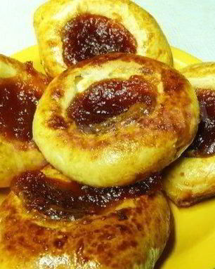 Творожная ватрушка с повидлом из дрожжевого теста