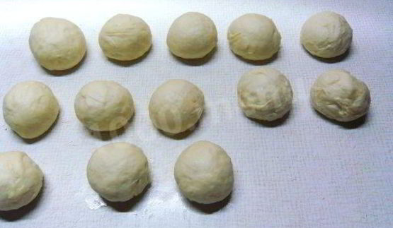 творожная ватрушка с повидлом из дрожжевого теста