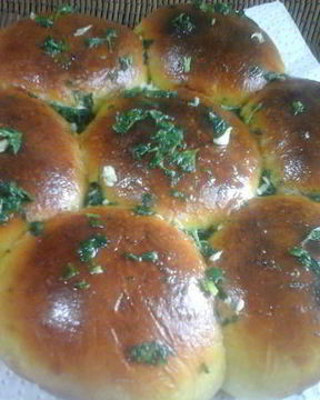 Тыквенно-чесночные пампушки с мясной начинкой