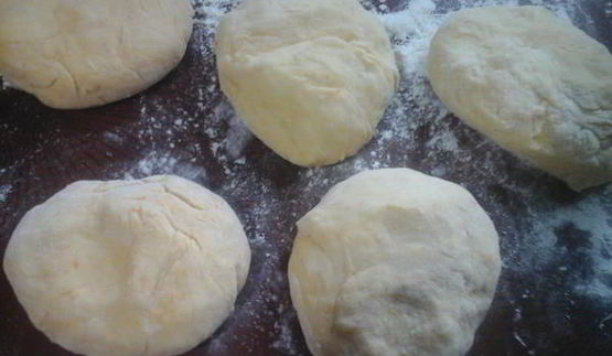 тыквенно-чесночные пампушки с мясной начинкой