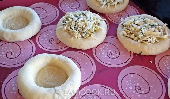 ватрушка с сыром и яйцом