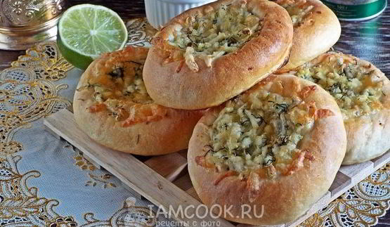 ватрушка с сыром и яйцом