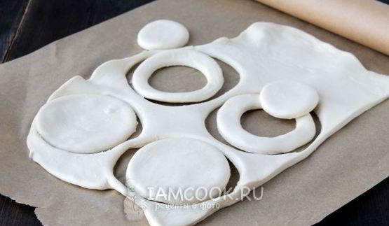 ватрушки из слоеного теста с творогом