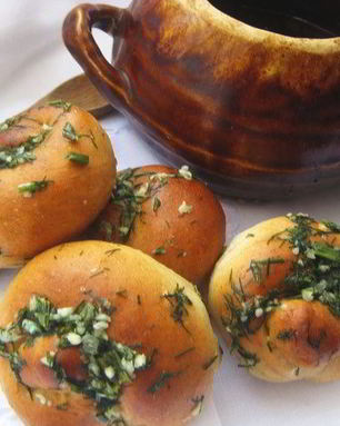 Закусочные булочки с зеленью и чесноком
