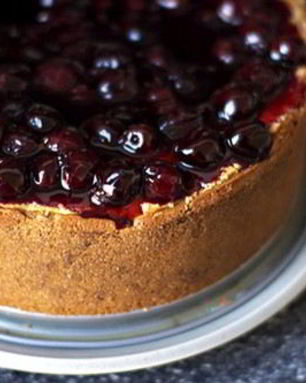 Чизкейк Нью-Йорк с вишней и крекером