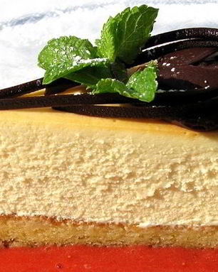 Чизкейк с белым шоколадом на печенье