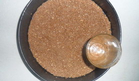 шоколадный чизкейк с кокосовыми вафлями и черносливом