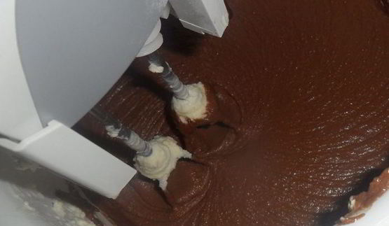 шоколадный чизкейк с кокосовыми вафлями и черносливом