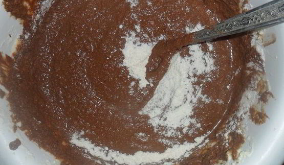 шоколадный чизкейк с кокосовыми вафлями и черносливом