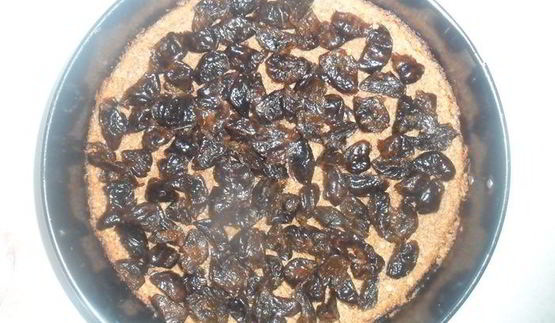 шоколадный чизкейк с кокосовыми вафлями и черносливом