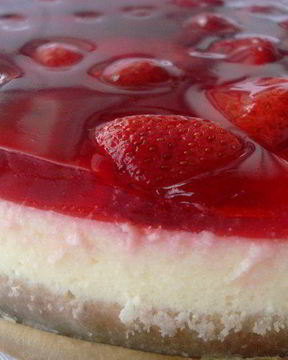Ванильный чизкейк с клубничным желе