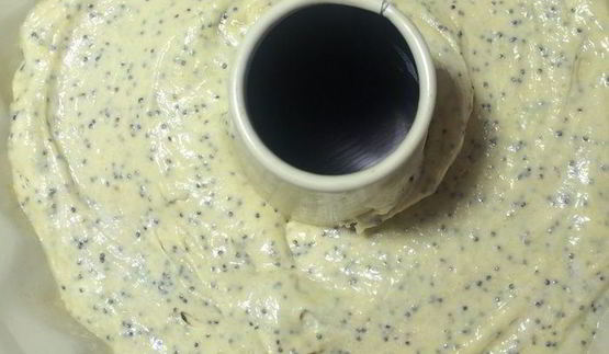 банановый кекс с маком и лимонной глазурью