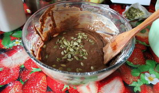 гречишный кекс с шоколадом, изюмом и тыквенными семечками