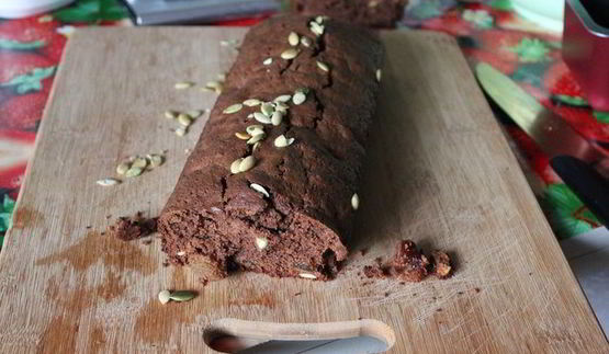 гречишный кекс с шоколадом, изюмом и тыквенными семечками