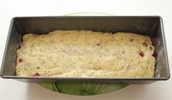 кекс кукурузный с маком и брусникой