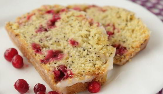 кекс кукурузный с маком и брусникой