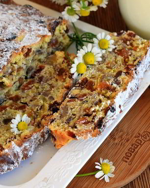 Кекс Лакомка с изюмом и орехами
