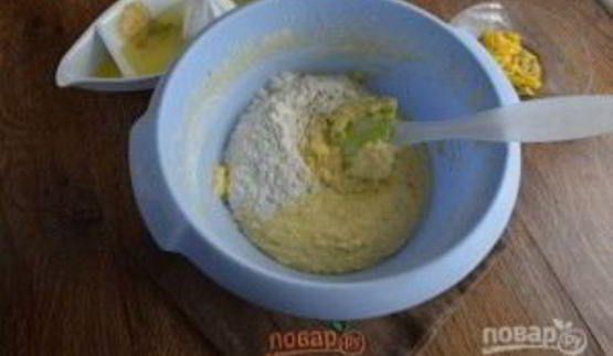 кекс лакомка с изюмом и орехами