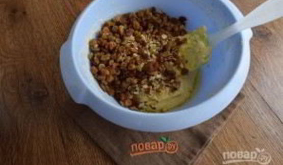 кекс лакомка с изюмом и орехами