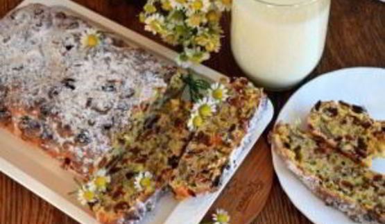 кекс лакомка с изюмом и орехами