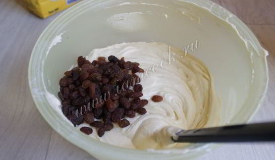 кекс на сгущенке с изюмом