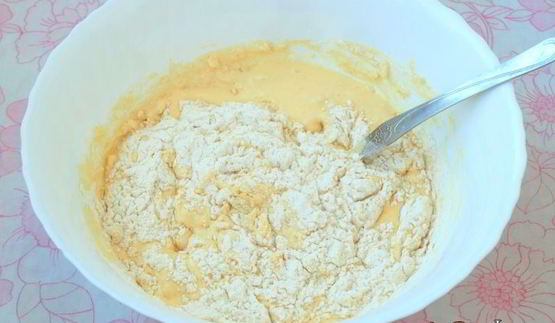 кекс с белым шоколадом и кокосовой стружкой