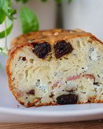 Кекс с голубым сыром и черносливом