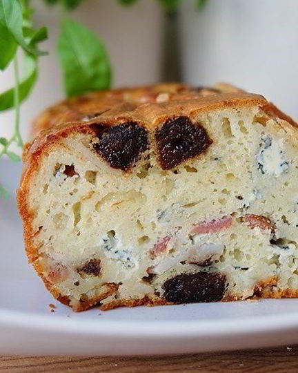 Рецепт кекса с голубым сыром и черносливом