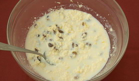 кекс с изюмом на молоке