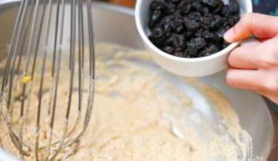 кекс с изюмом