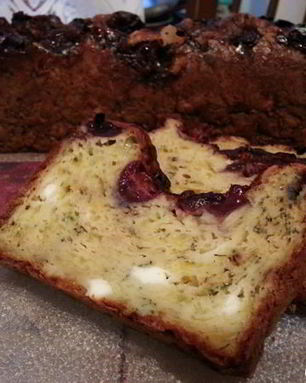 Кекс с сыром и черешней