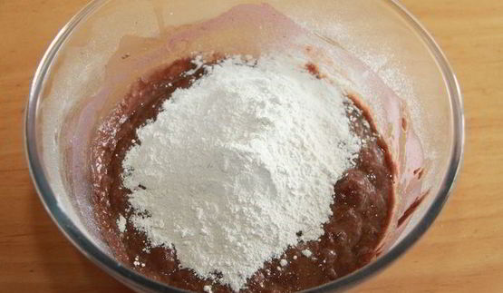 кекс вишня-кэроб