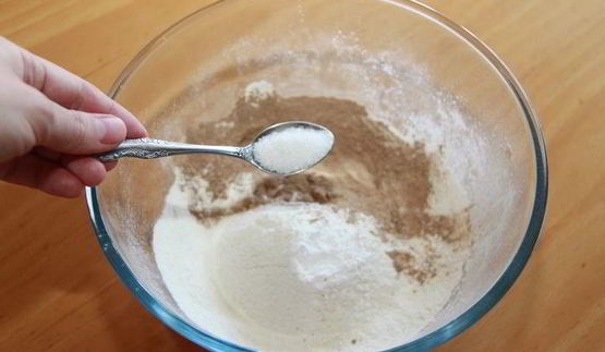 кекс вишня-кэроб