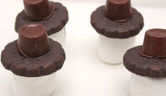 новогодние капкейки в виде снеговичков