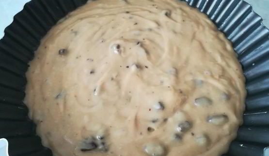 пышный кекс с кусочками шоколада