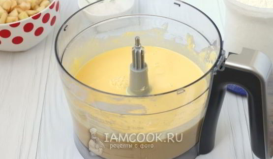 пышный кекс с яблоками, имбирем и корицей