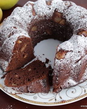 Шоколадный кекс с грушами