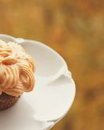 Цельнозерновые капкейки с пряным тыквенным кремом